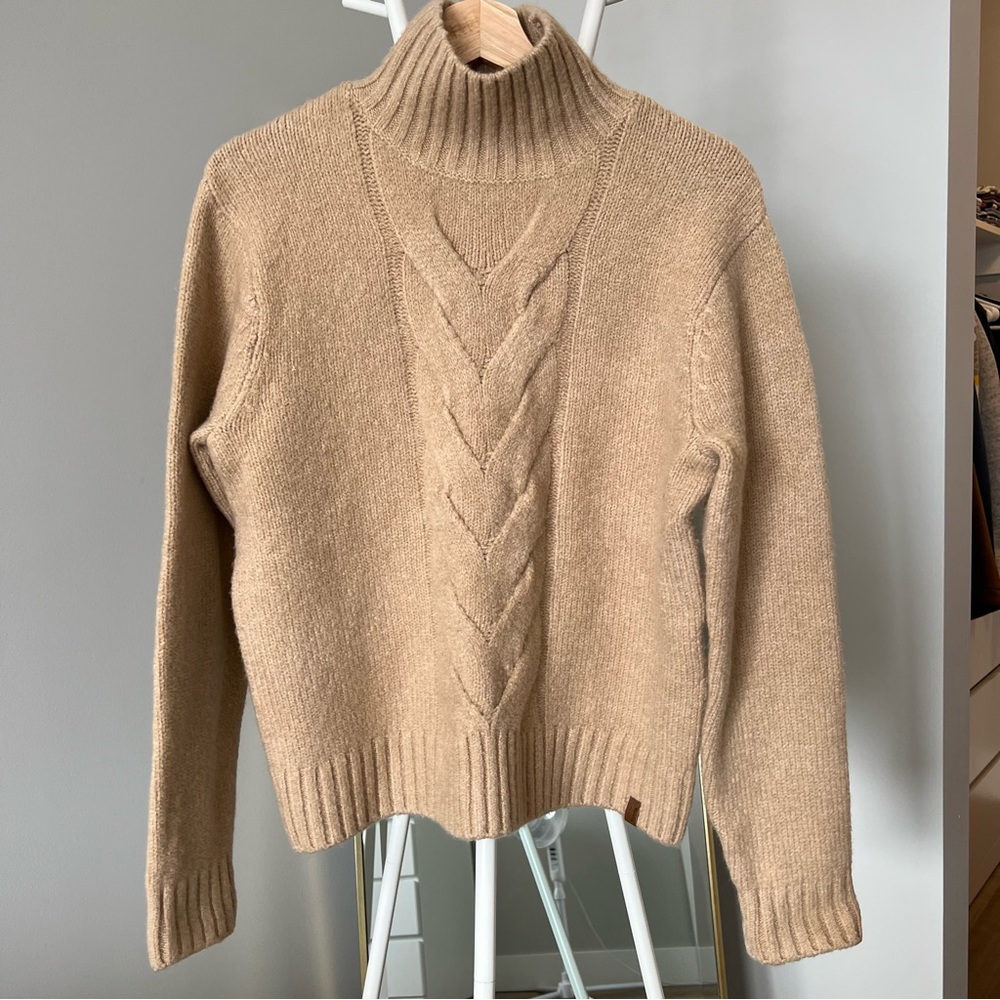 Roots sweater